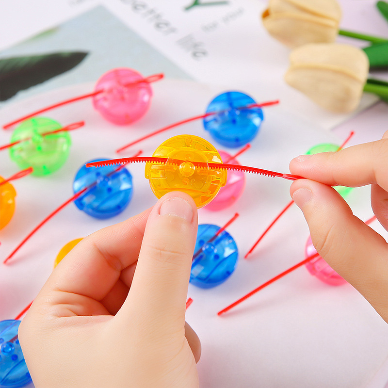 Transparent mini pull-scale gyroscope, small battle gyroscope set, gacha toy, kindergarten reward small gift Application Scenario