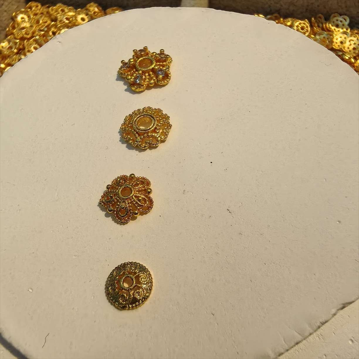 A wide variety of fashionable accessories and accessories are available for personalized decoration and accessory selection. Choose from a selection of high-quality items