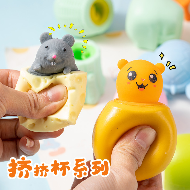 Cross-border best-selling creative mini squeeze cups, fruit ocean cute pet squeeze cups, wholesale of children's small toys in Yiwu full figure