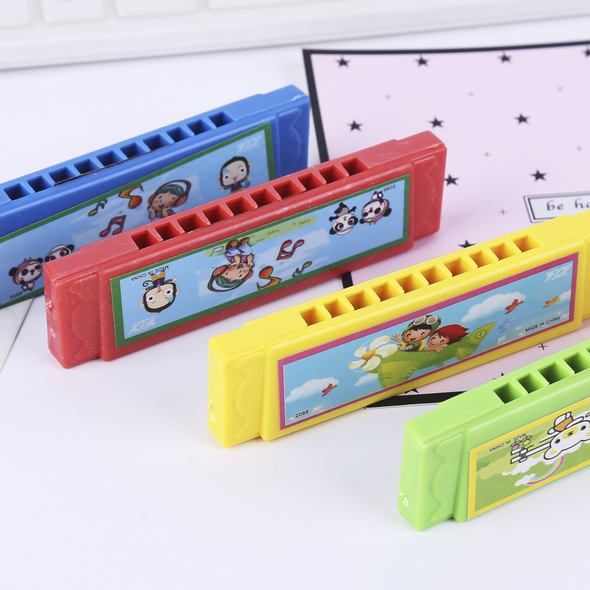 Kindergarten children's toys, ten-hole harmonica, primary school students' first learning of wind instruments, music mini harmonica gifts full figure