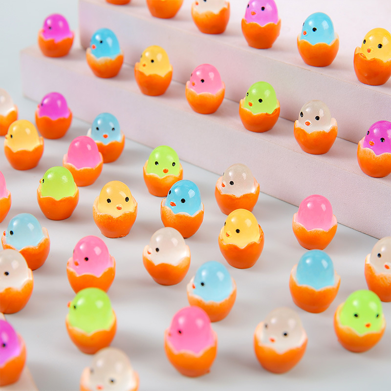 Luminous eggshell chicks, children's novel toys, kindergarten gifts, DIY cracked egg dolls, resin micro-landscape ornaments full figure