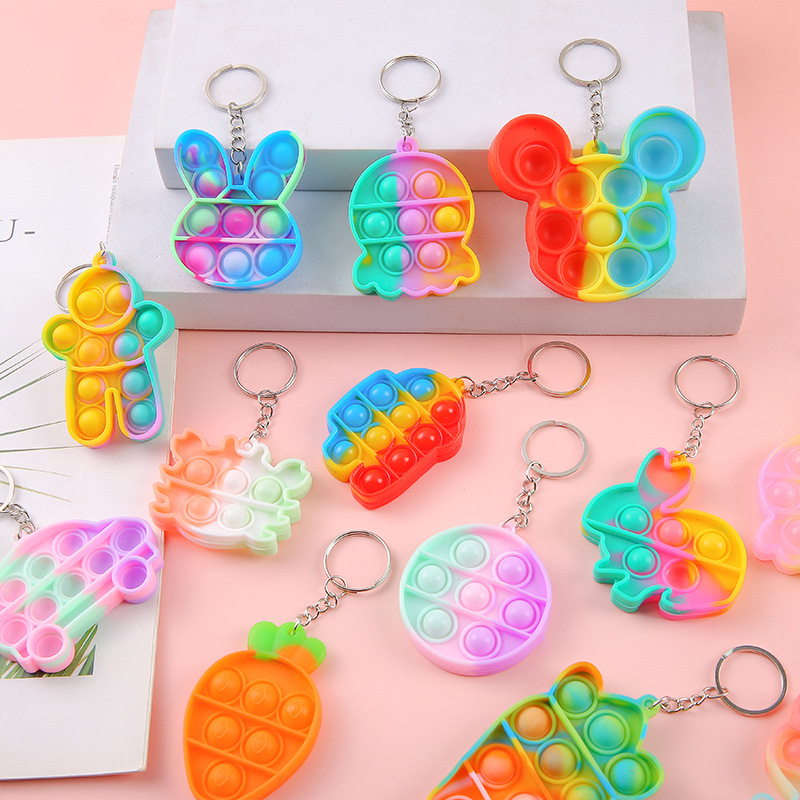 Finger press Bubble Fun stress-relieving play children's toy, small stress-relieving rainbow keychain pendant, kindergarten gift Application Scenario