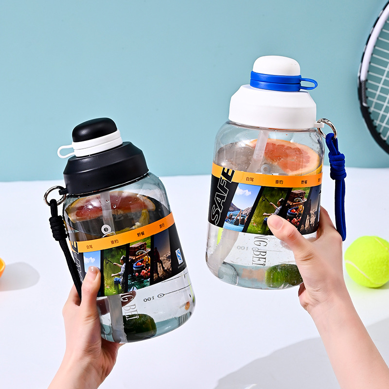 B70-9172 extra-large capacity graduated water cup, men's and women's sports straw cup, cold and hot can be used, plastic cup portable handle Application Scenario