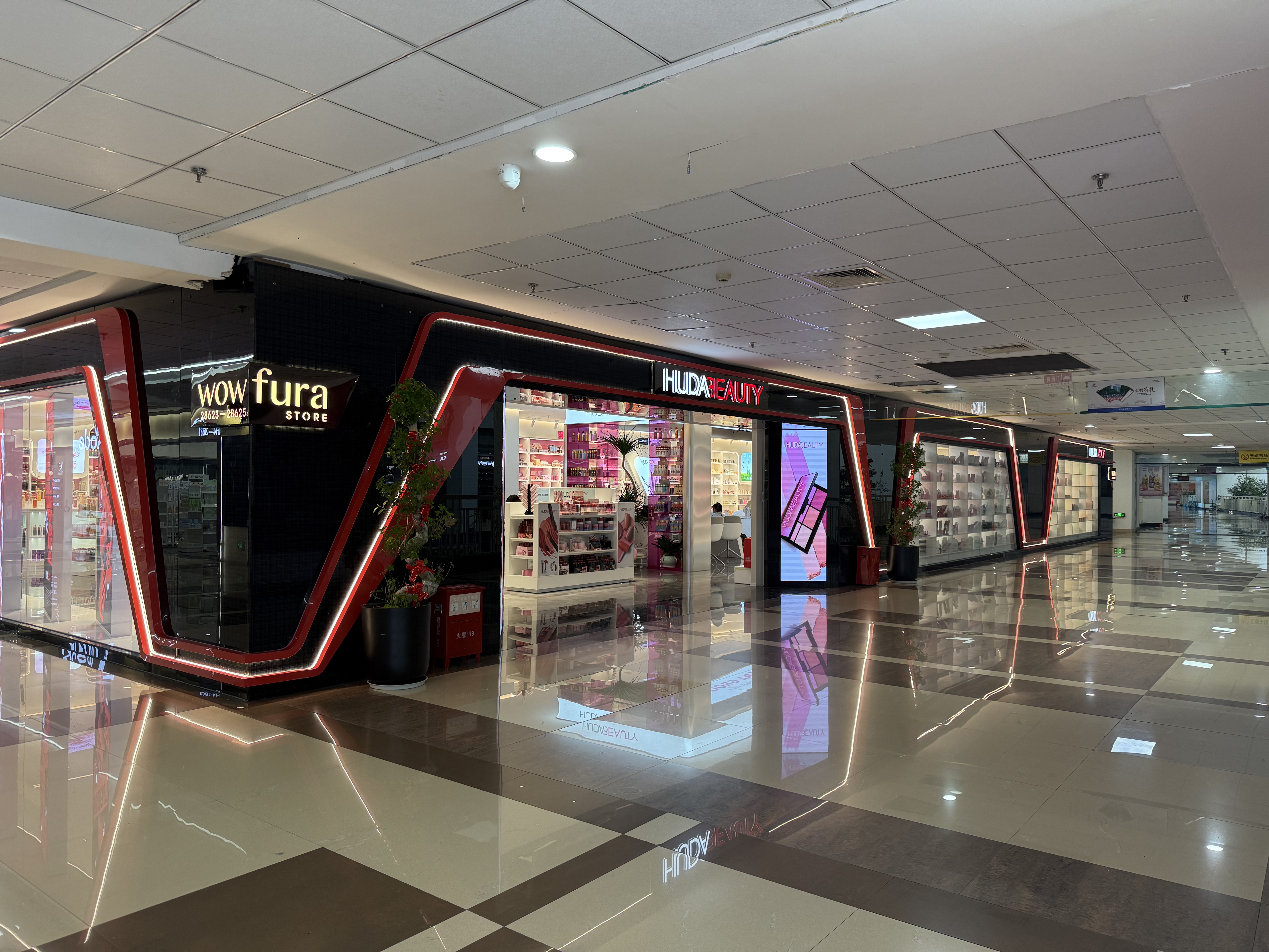 HUDABEAUTY brand store describe pic - 2