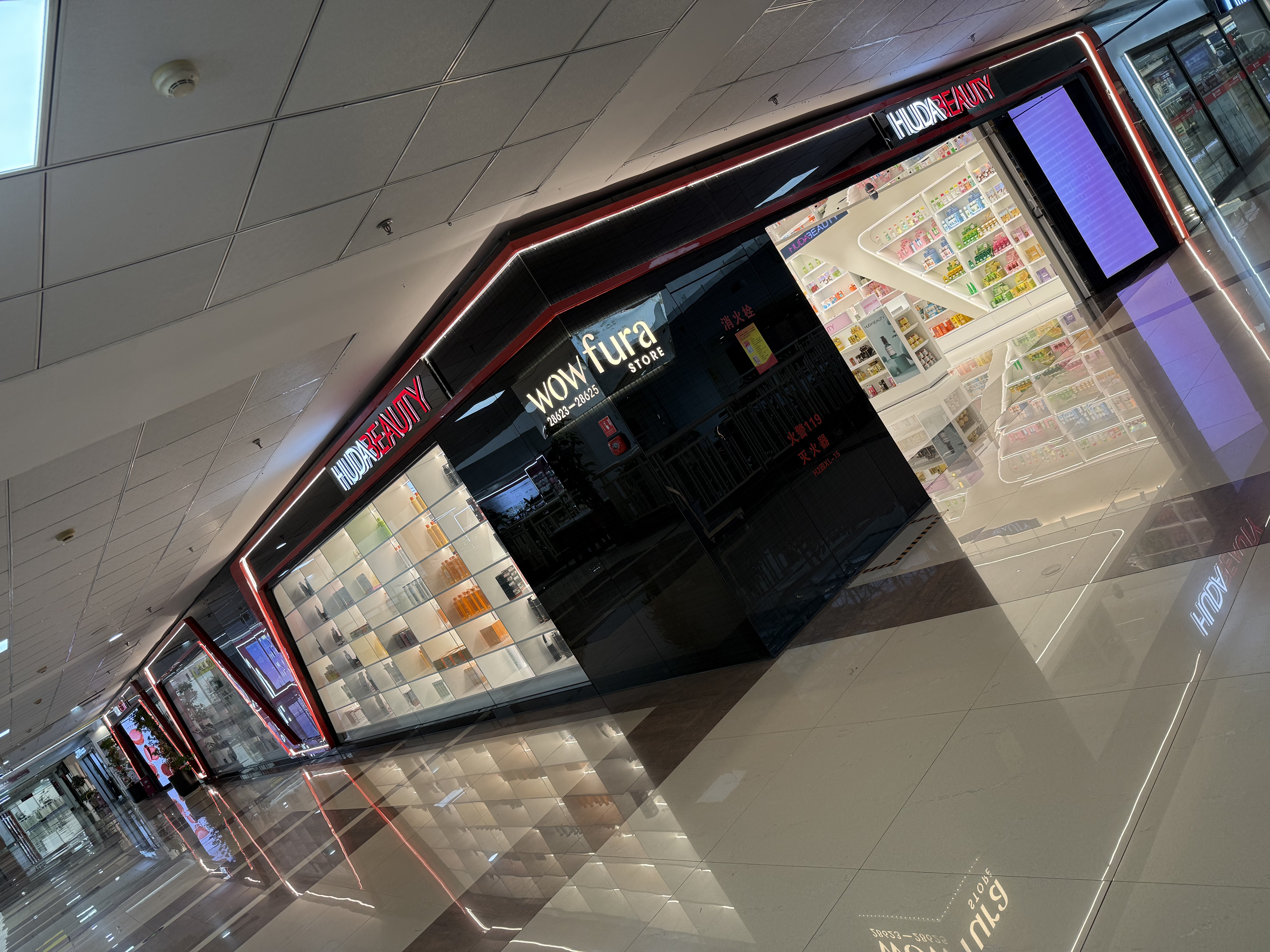 HUDABEAUTY brand store describe pic - 8