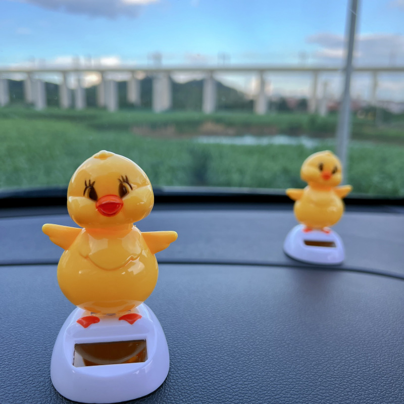 汽车太阳能摆件卡通车载装饰饰品创意摇头可爱公仔礼品 厂家直销