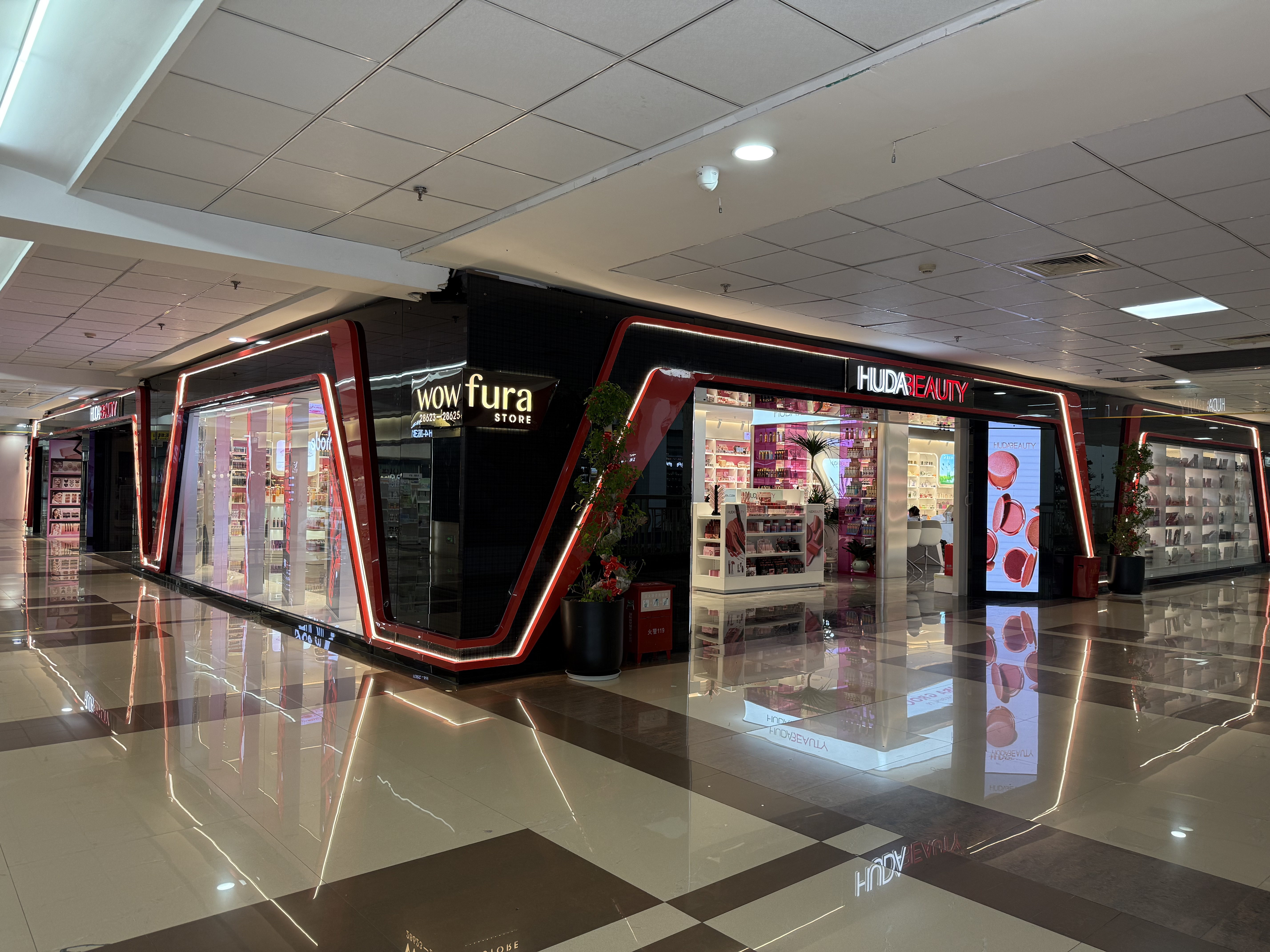 HUDABEAUTY brand store describe pic - 3