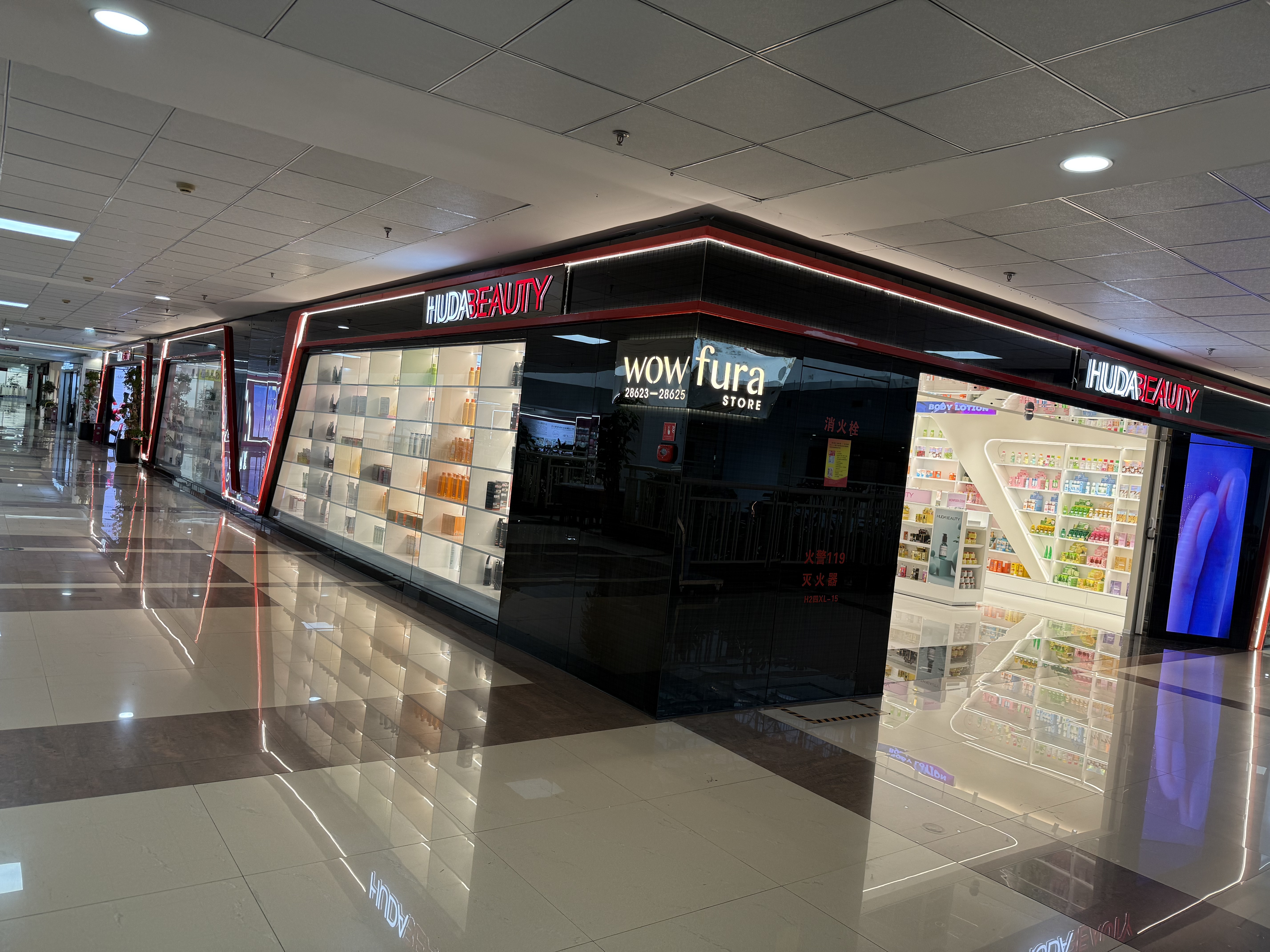 HUDABEAUTY brand store describe pic - 7