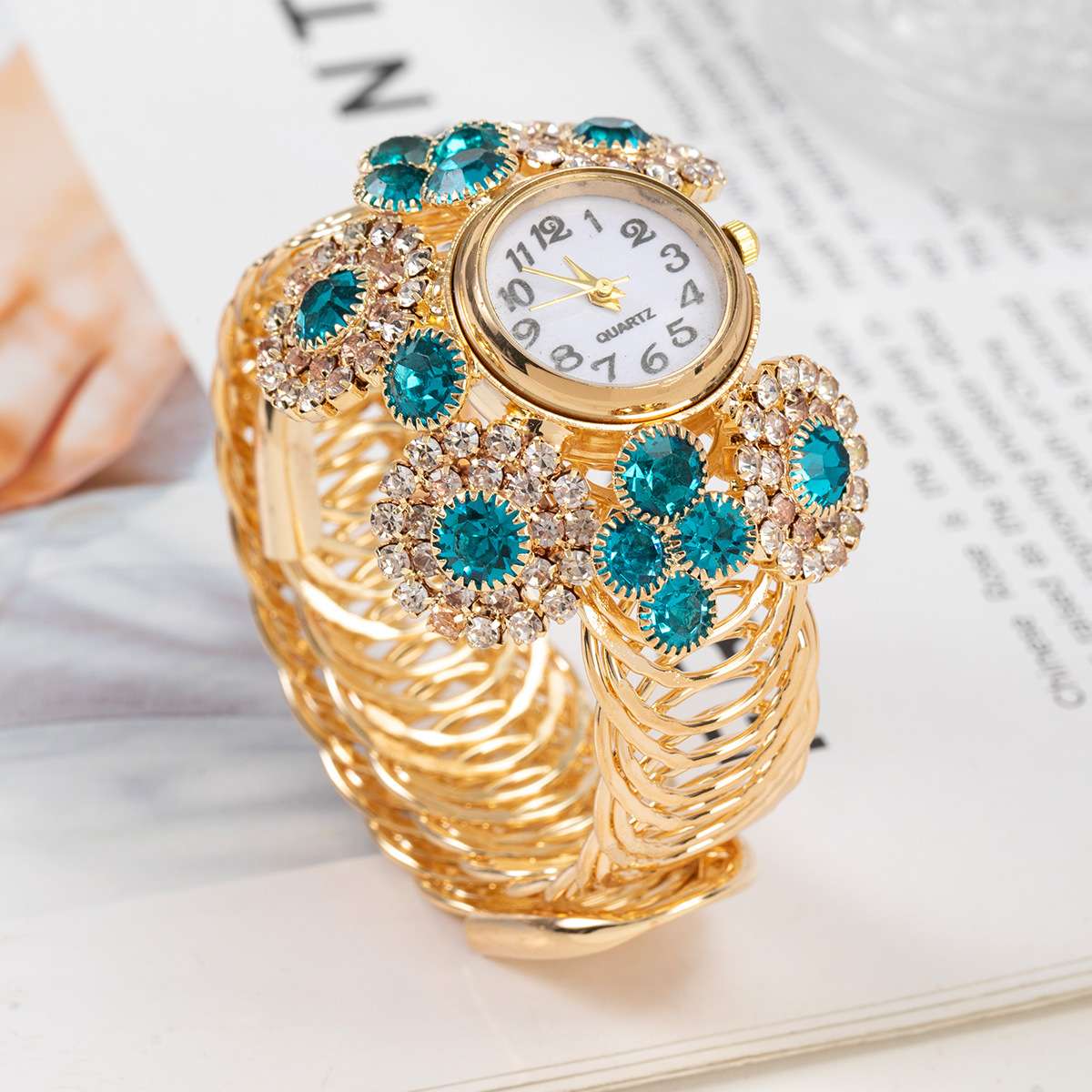New fully diamond-encrusted ladies' watches with gold diamonds are selling well in foreign trade. Wholesale waterproof quartz watches with hands, business watches detail image 3