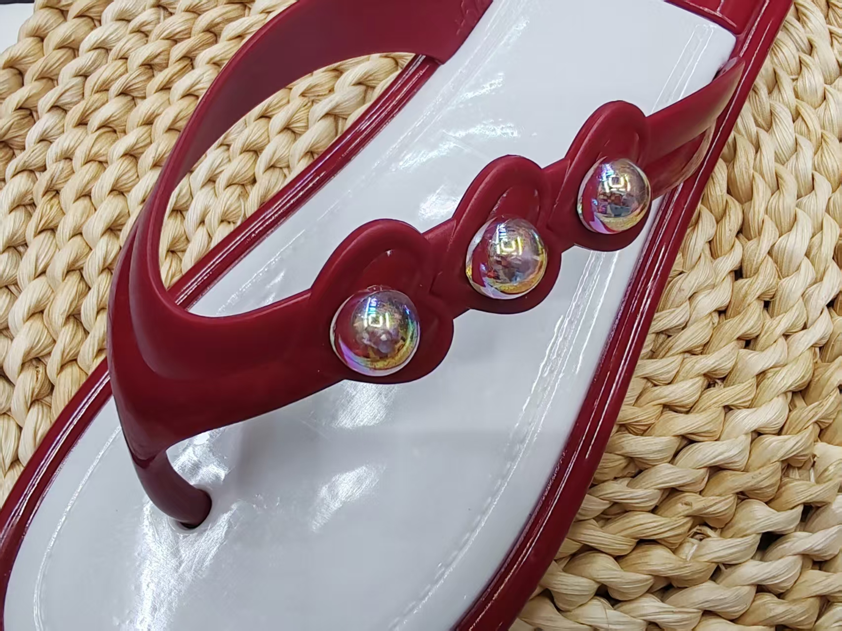 The new summer 2025 casual and fashionable flat heel flip-flops for outerwear Application Scenario