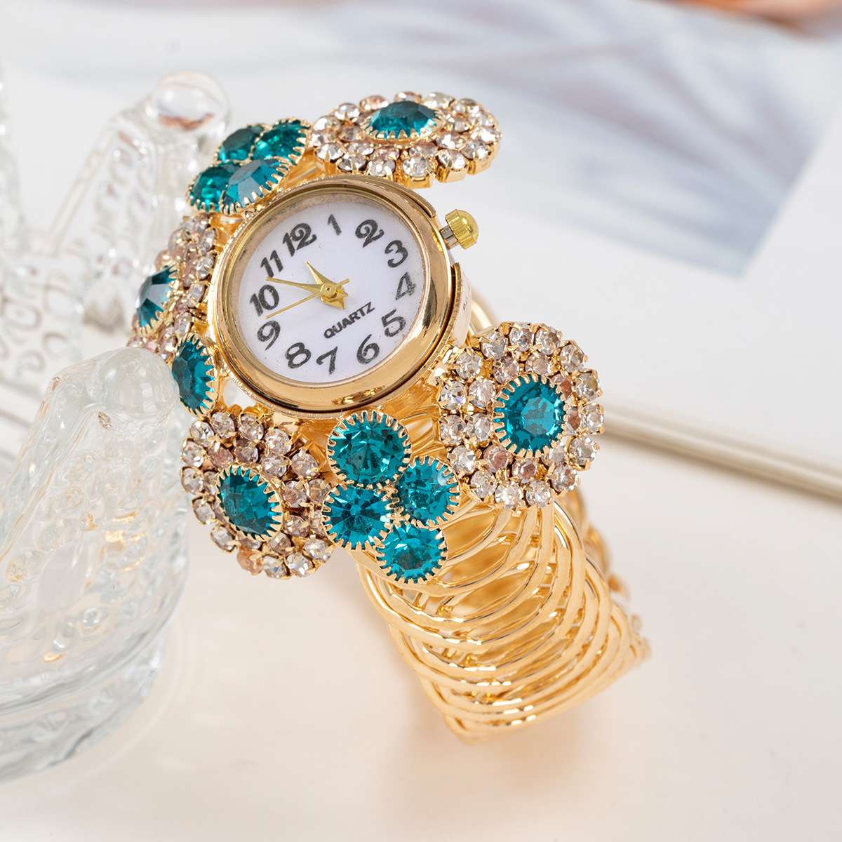 New fully diamond-encrusted ladies' watches with gold diamonds are selling well in foreign trade. Wholesale waterproof quartz watches with hands, business watches detail image 5