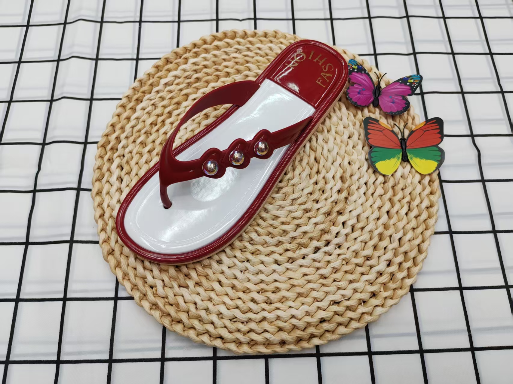The new summer 2025 casual and fashionable flat heel flip-flops for outerwear details Picture