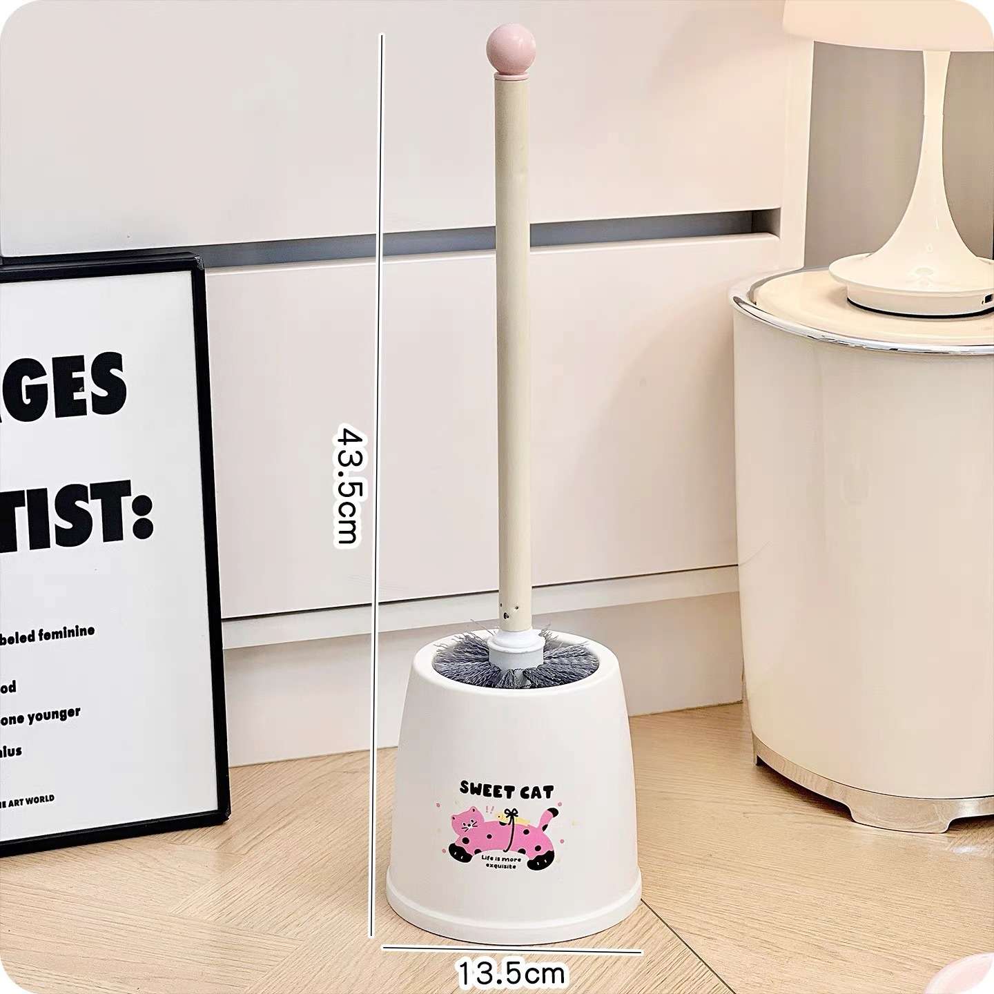 J06-7039 New model toilet brush, a cute home toilet brush with no blind spots, an extended base, and a long handle for cleaning the toilet Item Picture
