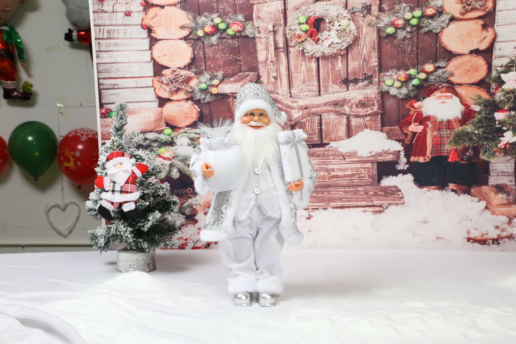 Christmas gifts, Christmas decorations, Santa Claus figurines, fabric decorations for the elderly's holiday details Picture