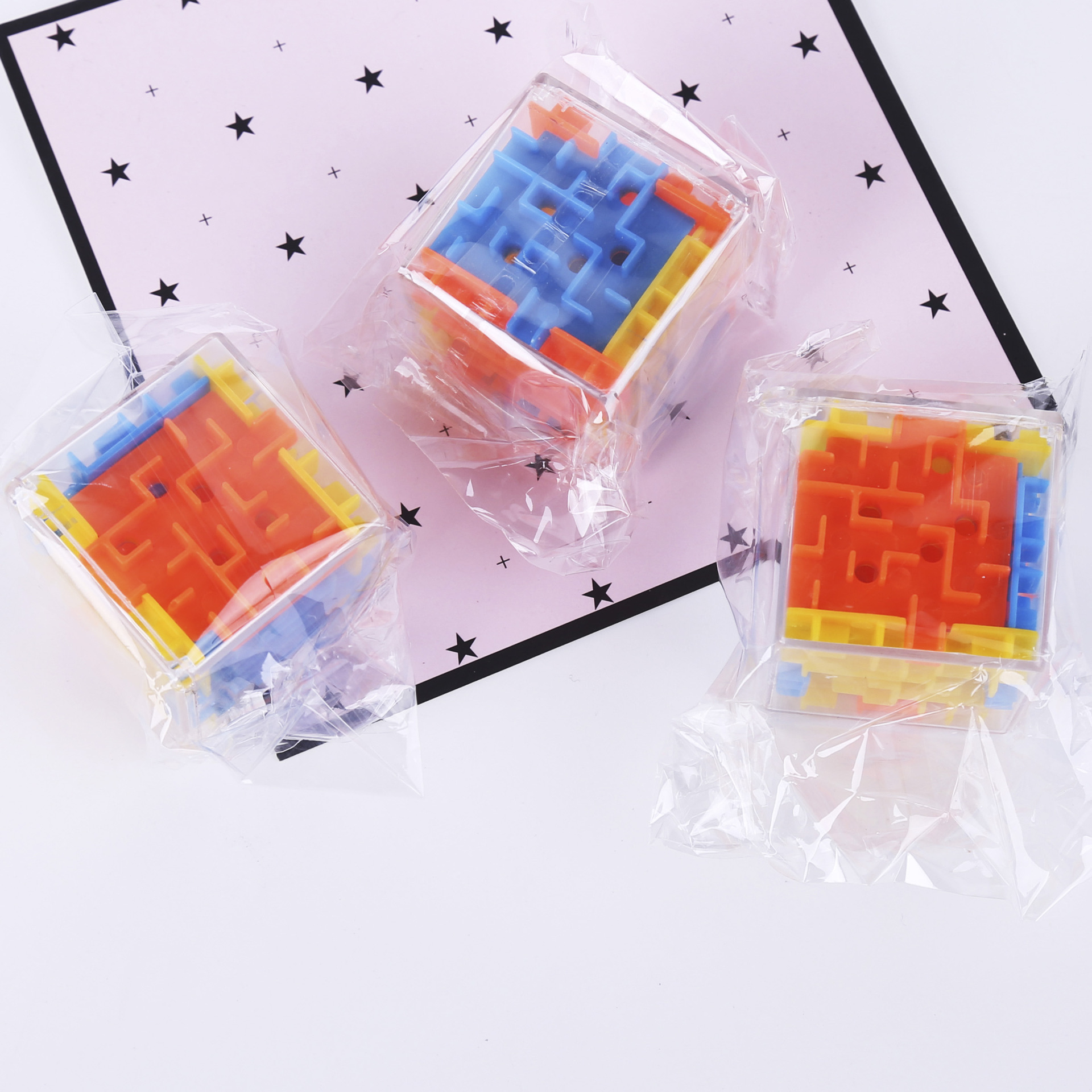 Wholesale children's three-dimensional maze, cube six-sided maze, intelligence magic maze, ball walking ball, children's educational toys Application Scenario