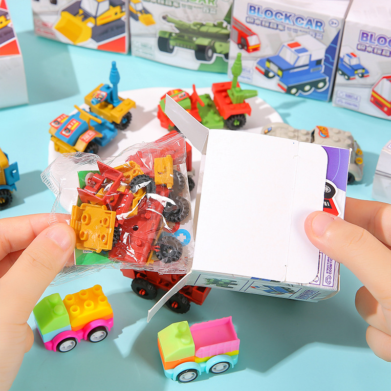 Children's building block toy cars, transforming robots, DIY models for boys and girls, kindergarten toys and small gifts Application Scenario