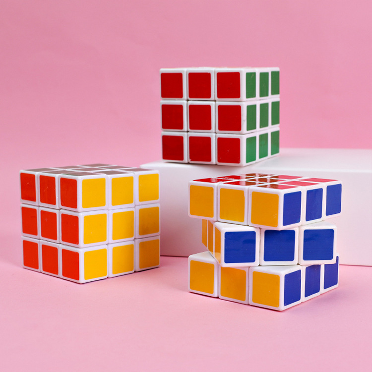 The competition-specific Rubik's Cube children's educational toy, the smooth and versatile three-level intelligence development and stress-relieving Rubik's Cube, is selling well at the street stall full figure