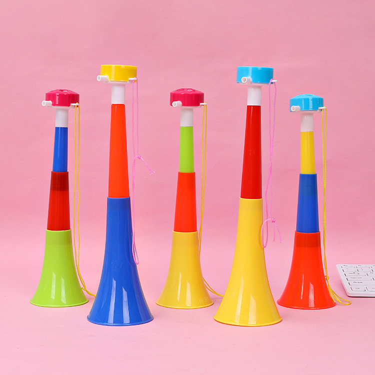 Three-section horn toys are selling well at street stalls. Two-section large horn toys are children's gifts full figure