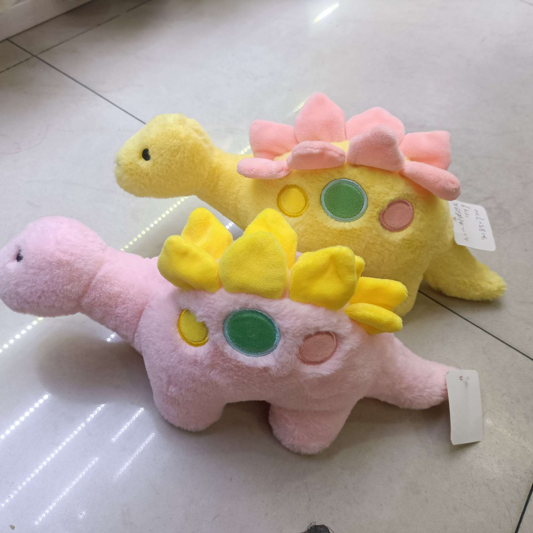 毛绒玩具恐龙多色