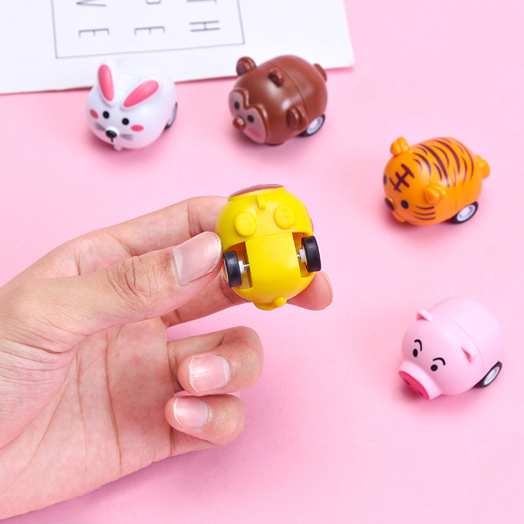 Children's small toys, cartoon inertial animals, small cars, mini cars, small gifts, street stalls, 2-yuan toys Application Scenario