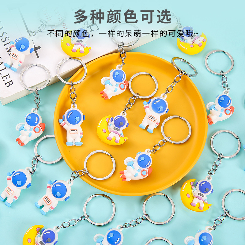 Creative cartoon astronaut keychain bag pendant, exquisite car key chain, astronaut student ground promotion gift details Picture