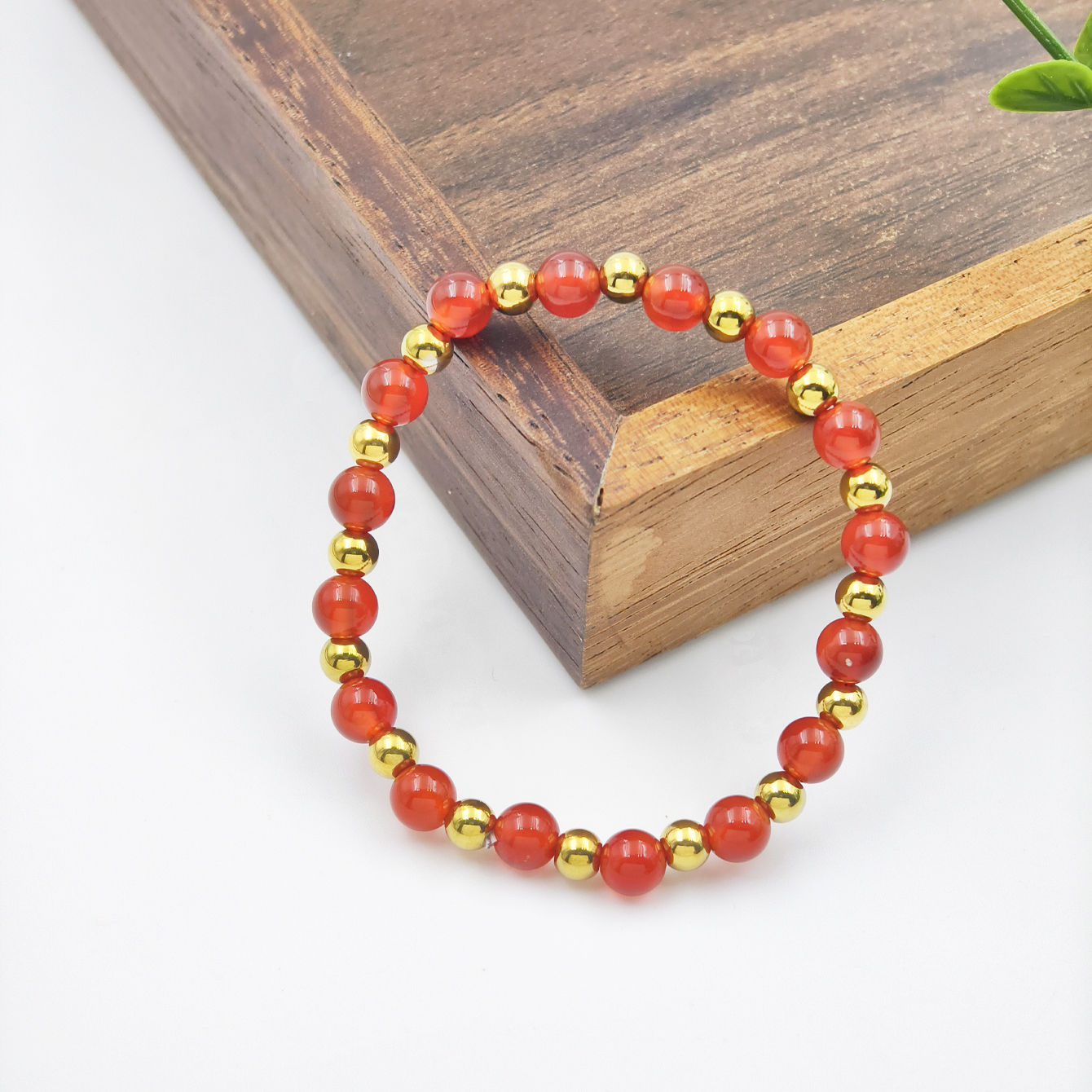 Stainless steel beads and red agate bracelet, a fashionable and trendy collectible bracelet for both men and women Item Picture