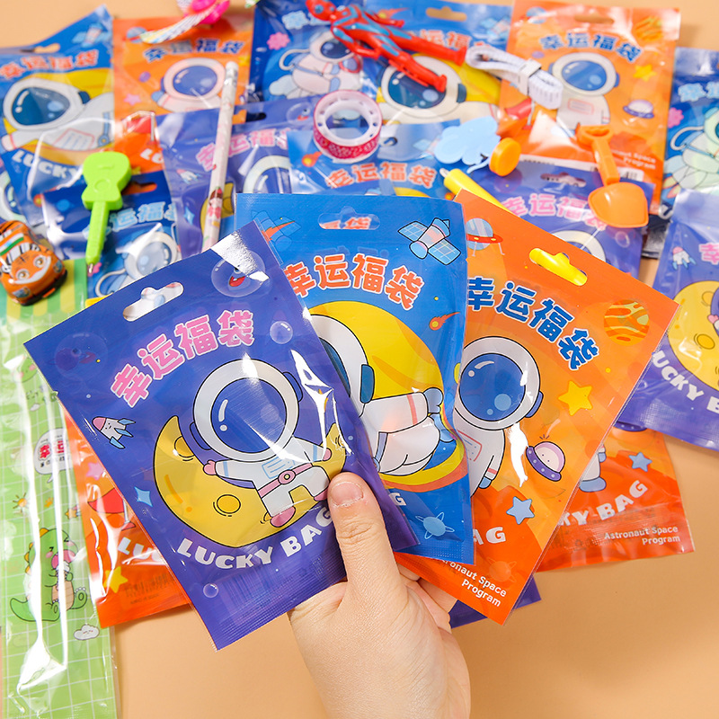 Cute astronaut stationery blind bag set, creative lucky children's gift, surprise bag, wholesale school supplies, gifts Application Scenario