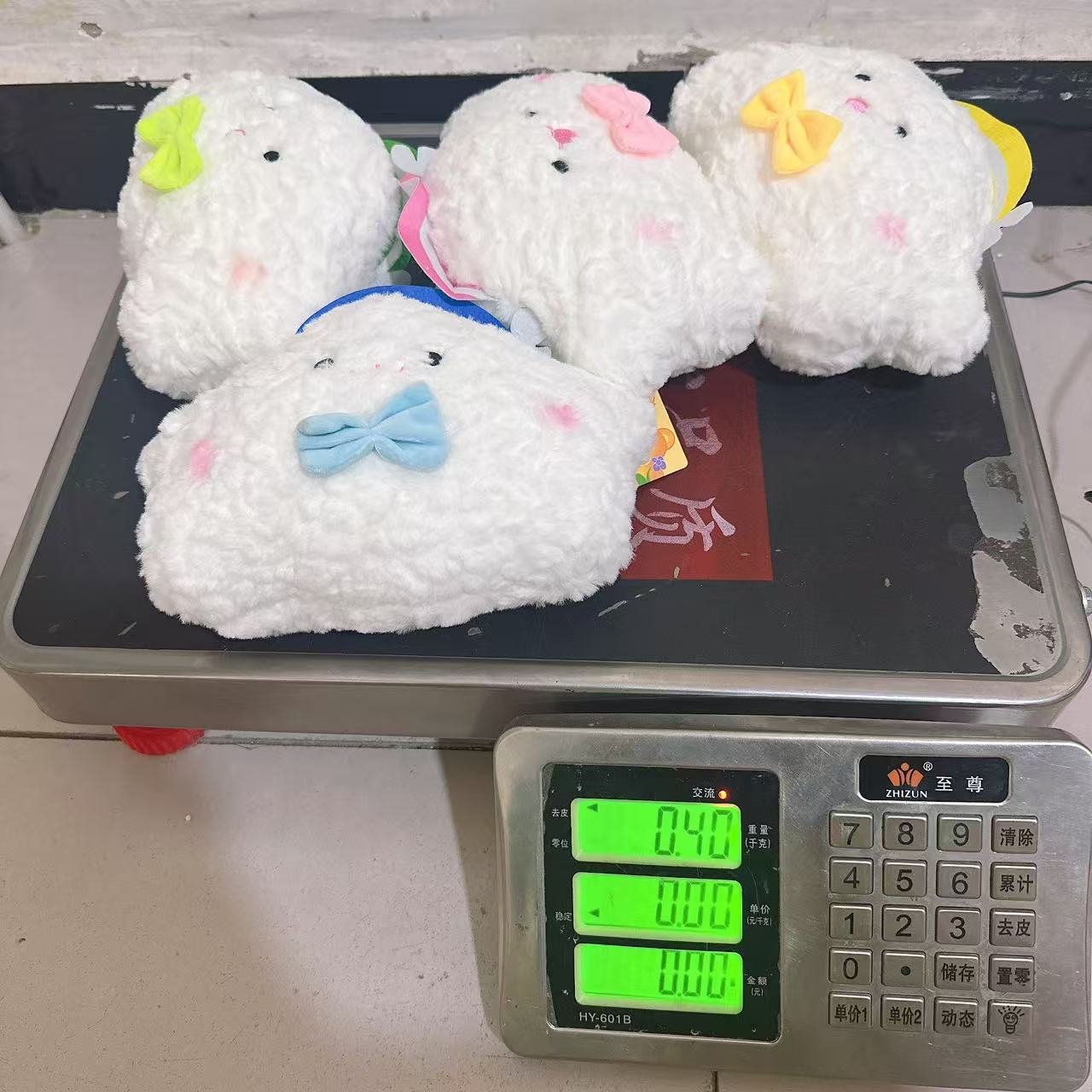 Grab machine premium toys, wedding throwing dolls, birthday gifts, event dolls, street stalls, ring-tossing interactive plush toys Application Scenario