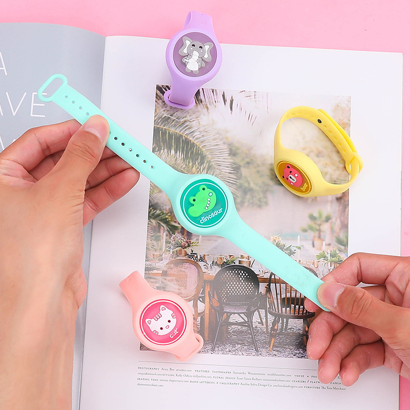 Douyin's same style flash mosquito repellent wristband cartoon Summer release mosquito repellent watch children's mosquito repellent buckle Yiwu Toy Night Market Application Scenario