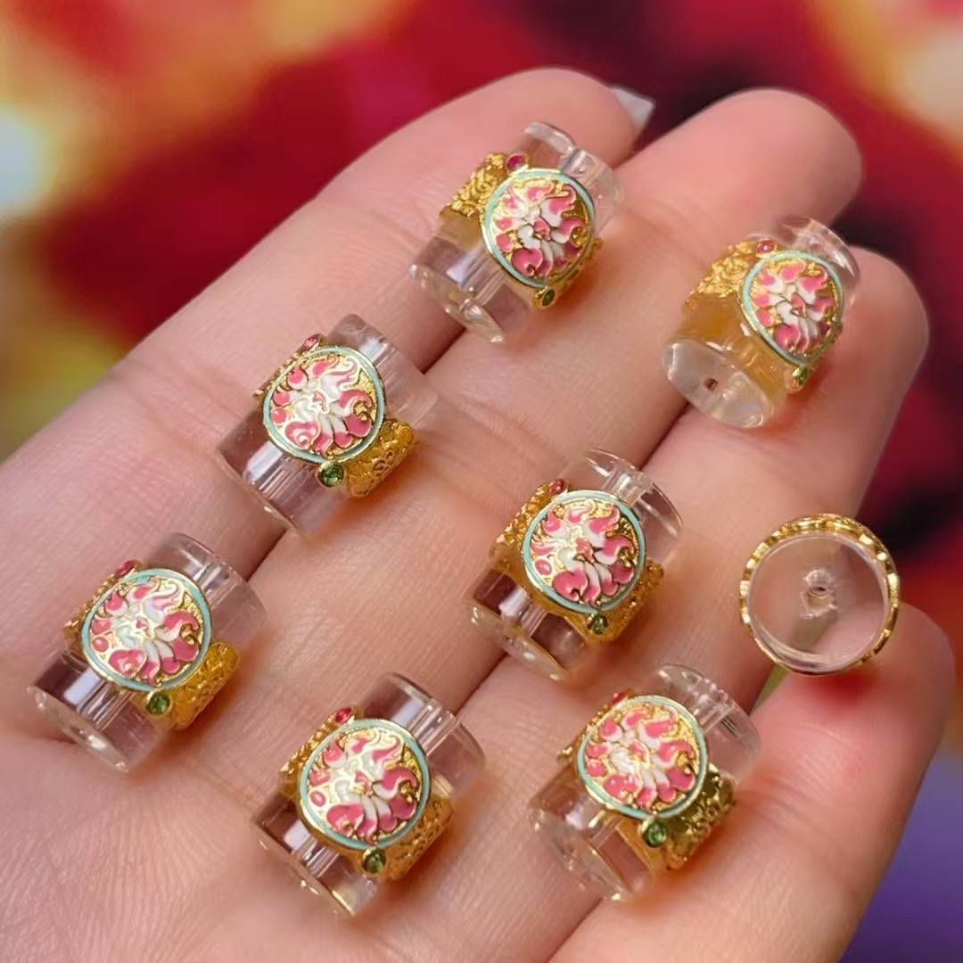 Natural white crystal fox spirit straight hole diy jewelry accessories, crystal accessories, ancient method sand gold accessories, copper-plated real gold, high color retention details Picture