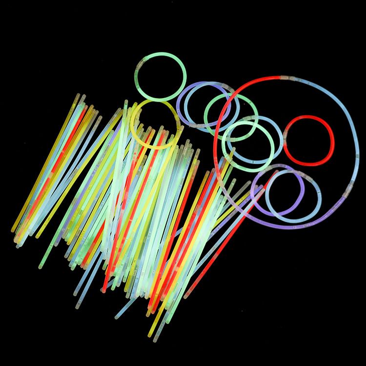 Douyin's best-selling toy, the seven-color glowing glow stick, is sold directly by the manufacturer. It's a party glowing stick toy and a fluorescent bracelet full figure
