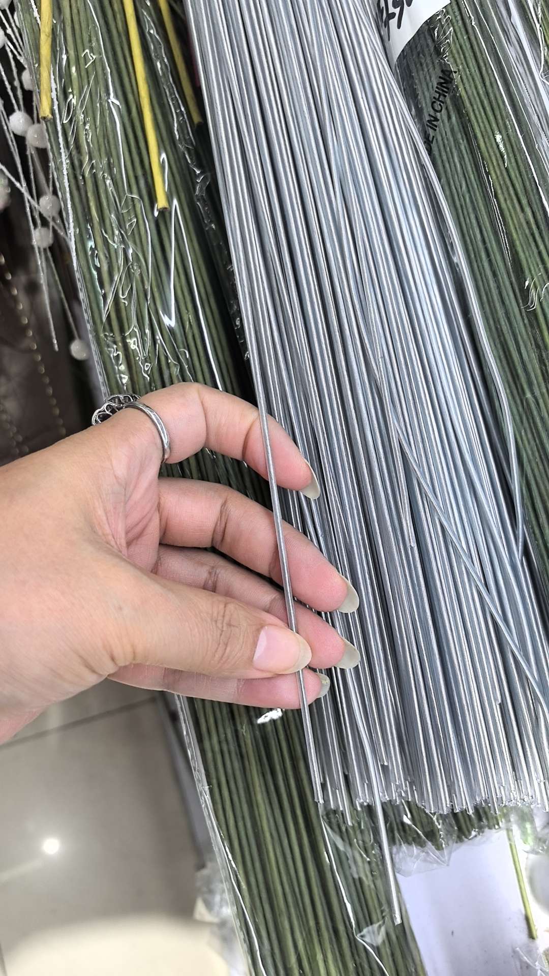 创意DIY仿真工艺品扭扭棒儿童玩具软胶树脂烤瓷玻璃珠子材料包