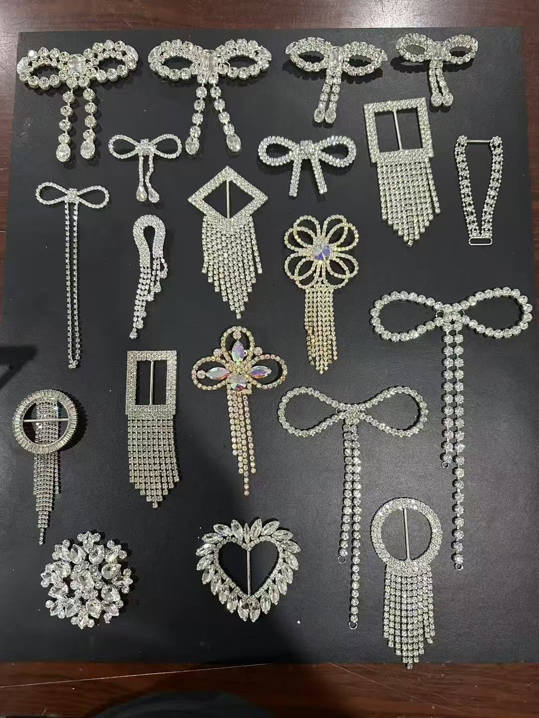 饰品挂件亚克力纽扣特色饰品配件产品