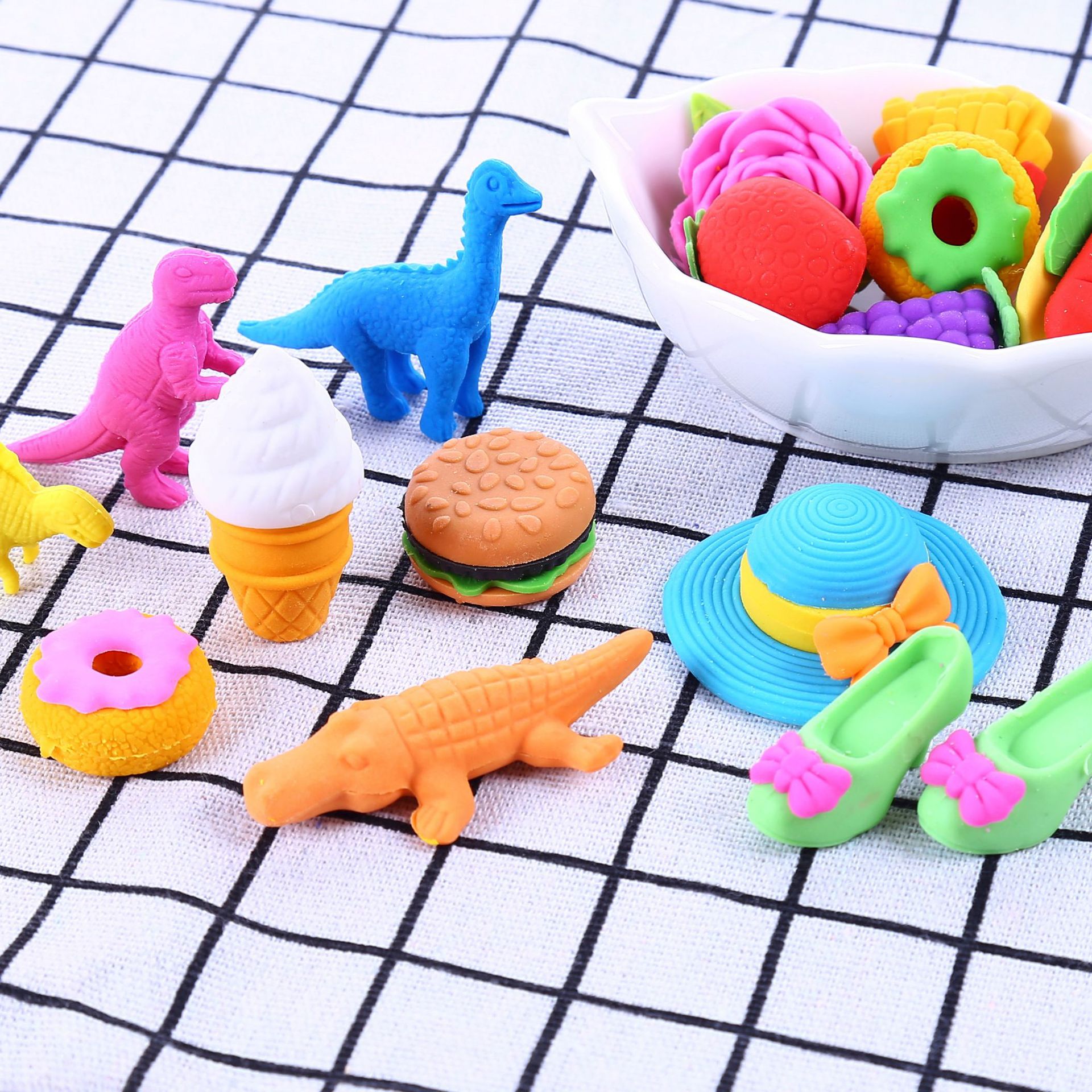pvc bagged eraser, student cartoon dinosaur fruit eraser, children's gift, drawstring bag, creative correction eraser Application Scenario
