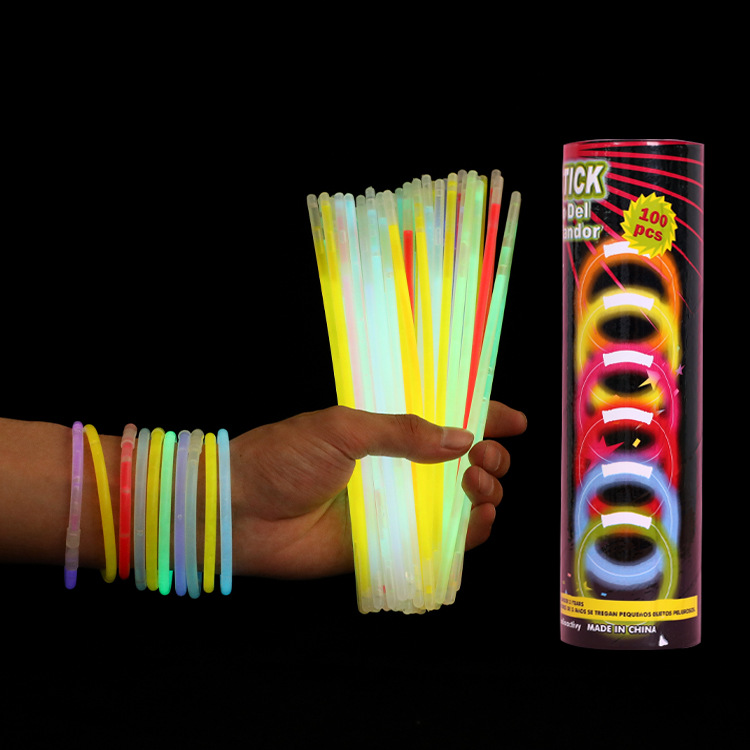 Douyin's best-selling toy, the seven-color glowing glow stick, is sold directly by the manufacturer. It's a party glowing stick toy and a fluorescent bracelet details Picture