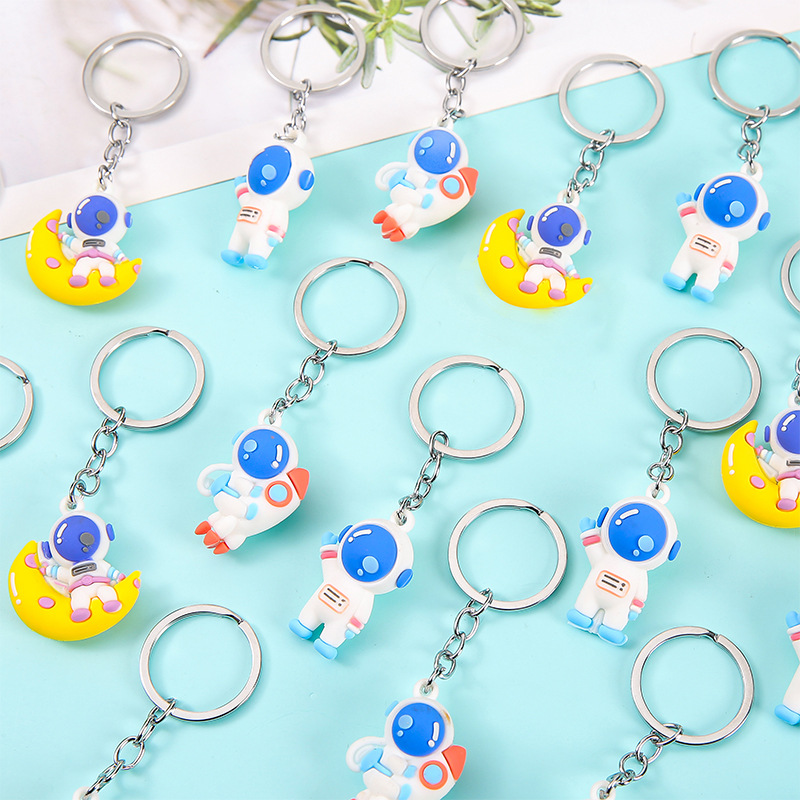 Creative cartoon astronaut keychain bag pendant, exquisite car key chain, astronaut student ground promotion gift Specification drawing