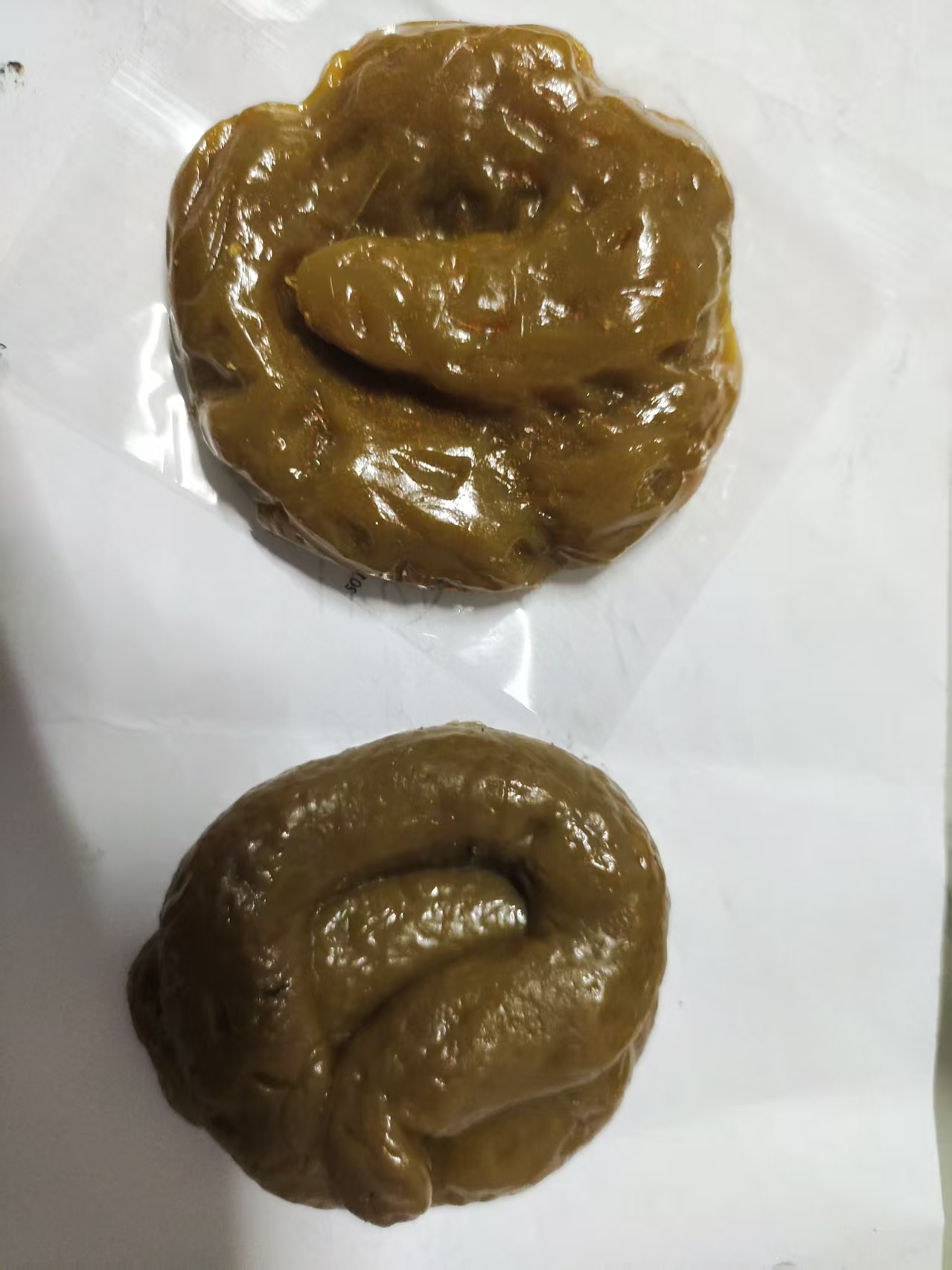 仿真大便 粘粘大便 白底实物图