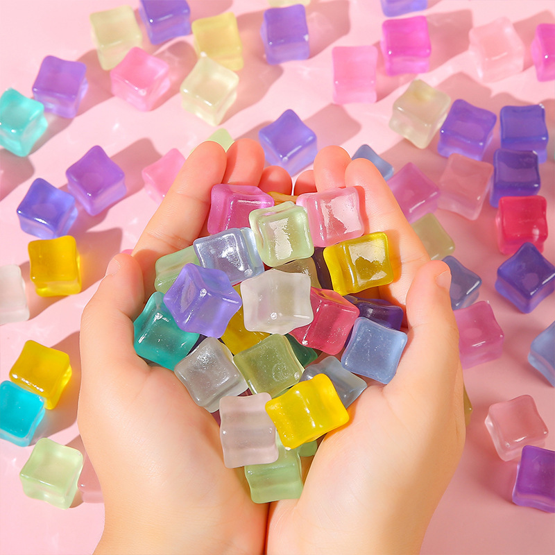 Acrylic luminous ice cubes, handcrafted material, jelly, colorful DIY jewelry accessories, spring chanel-style simulated ice grains Application Scenario