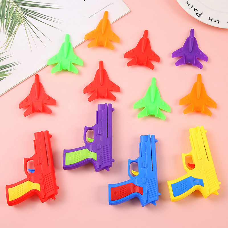 Catapult aircraft gun toy for boys, boy hand-thrown aircraft, gliding, durable foam aircraft, street stall toy Application Scenario