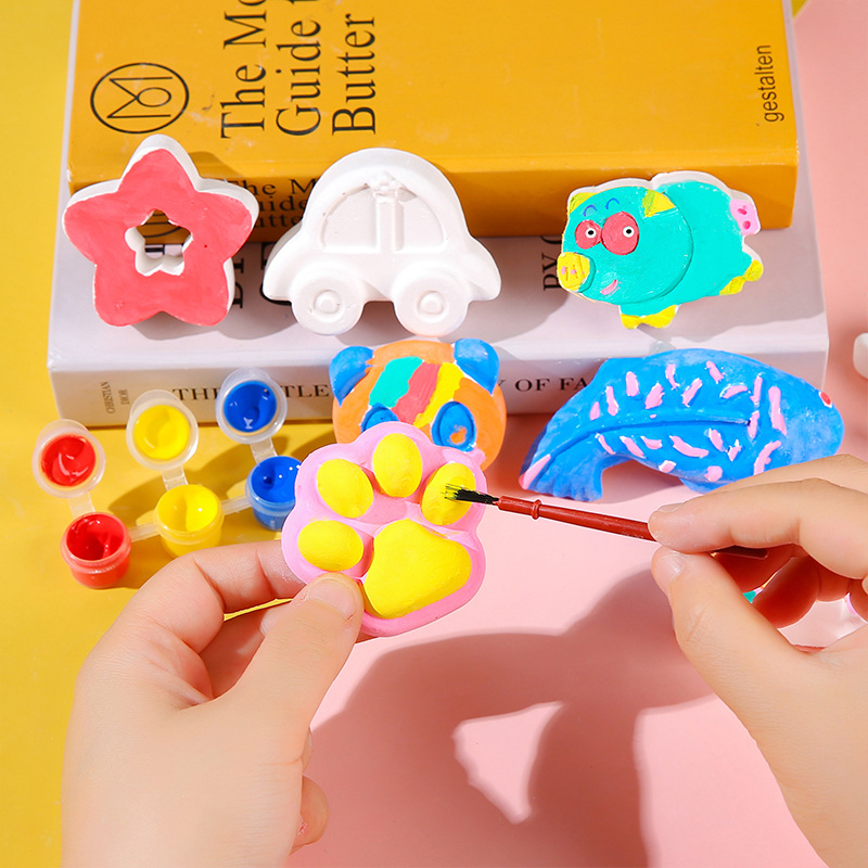Mini plaster dolls with coloring, children's diy hand-painted white base small figurines, popular festival gifts wholesale details Picture