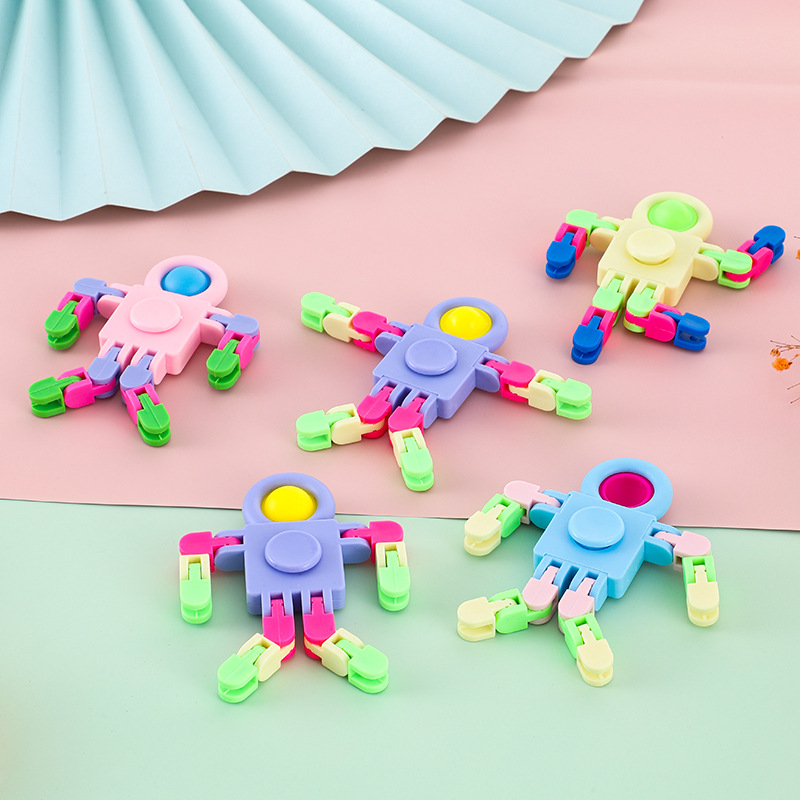 Astronaut chain top, children's mecha, mechanical transformation, rotating robot, stress-relieving, street stall, toys, gifts Specification drawing