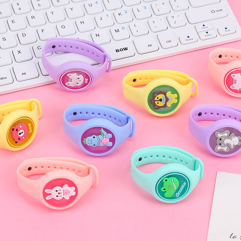 Douyin's same style flash mosquito repellent wristband cartoon Summer release mosquito repellent watch children's mosquito repellent buckle Yiwu Toy Night Market Specification drawing