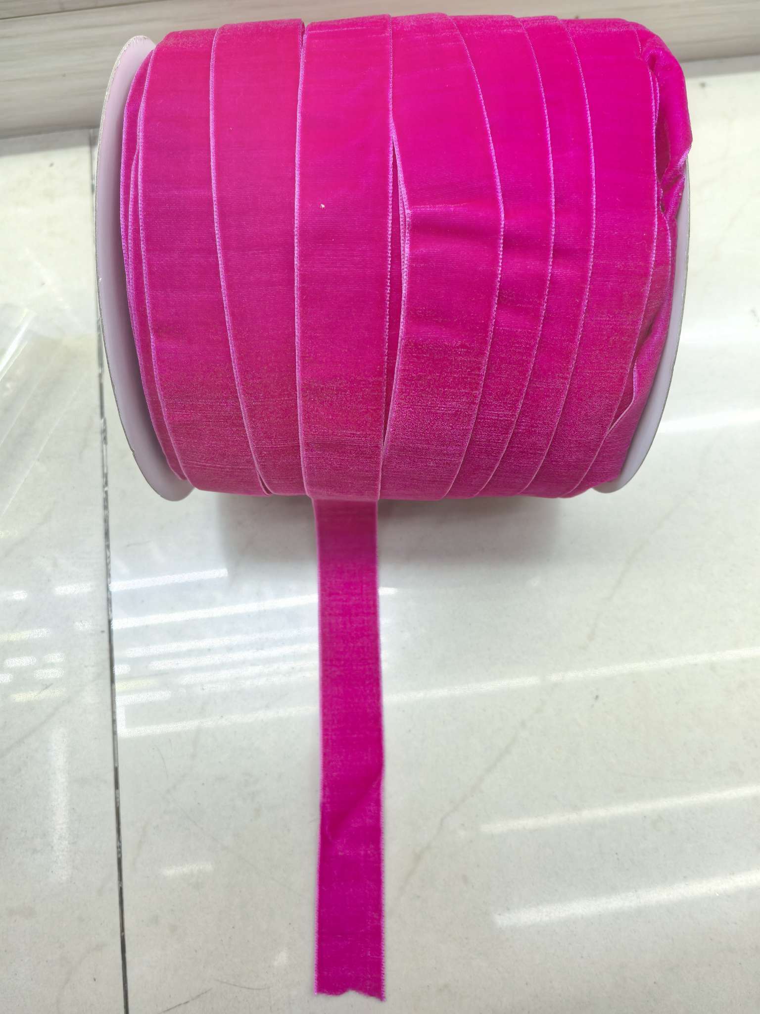 Textile leather accessories brooches, butterfly chiffon, sequins, decorative floral cloth shoes, floral accessories, a variety of choices, sequins accessories, sequins accessories Application Scenario