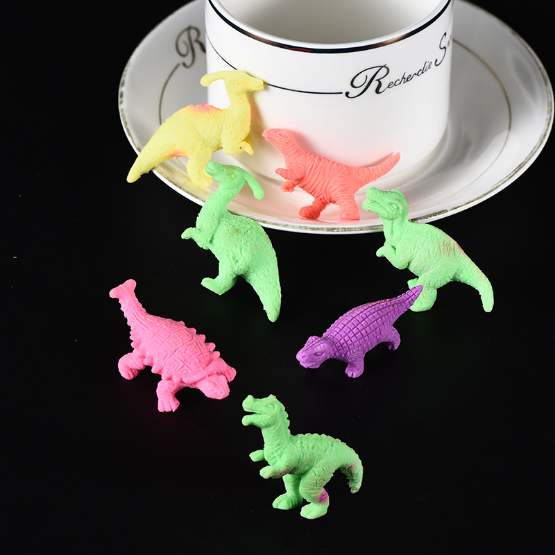 Educational toys, water-soaked dinosaur egg hatching eggs, small water-breeding blind box, Jurassic dinosaur model children's toys details Picture
