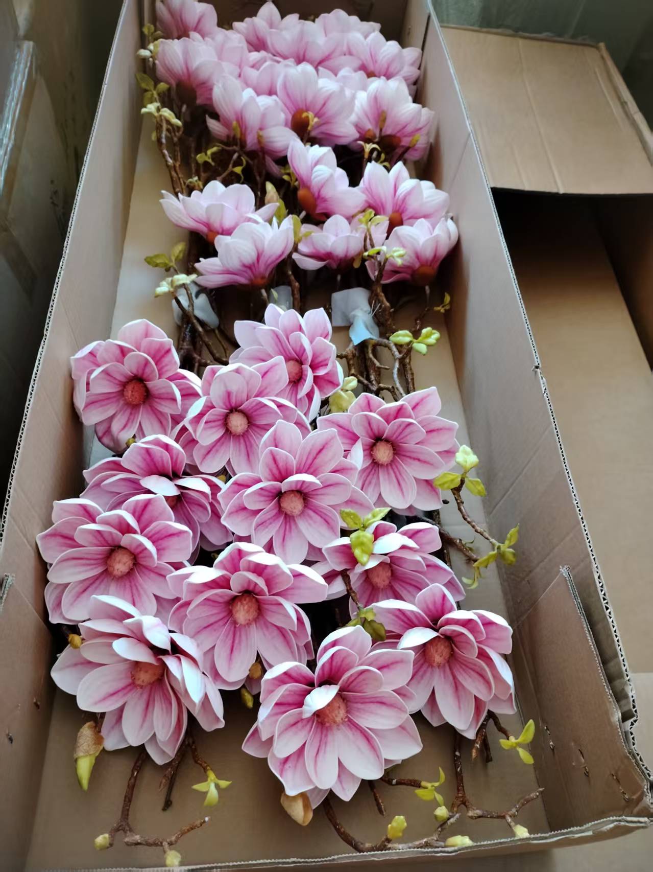 A variety of creative gifts and home decoration artworks of the first snow magnolia artificial flower are available for selection