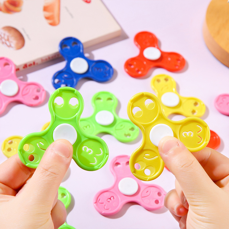 Wholesale of small toys and gifts such as smiling face bearing fidget gyro, three-leaf fidget gyro, cross-border spiral interfinger pressure relief Specification drawing