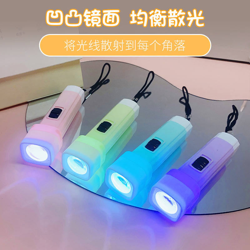 Macaron-colored small flashlights, powerful flashlights, lighting lamps, LED street stalls, practical toys, gifts, kindergarten prizes Specification drawing