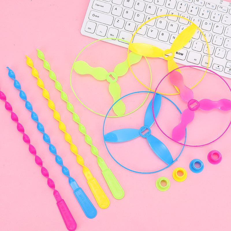 Hand-pushed flying saucers, educational children's toys, plastic bamboo dragonflies, and street vendors are selling well. Wholesale from toy manufacturers details Picture