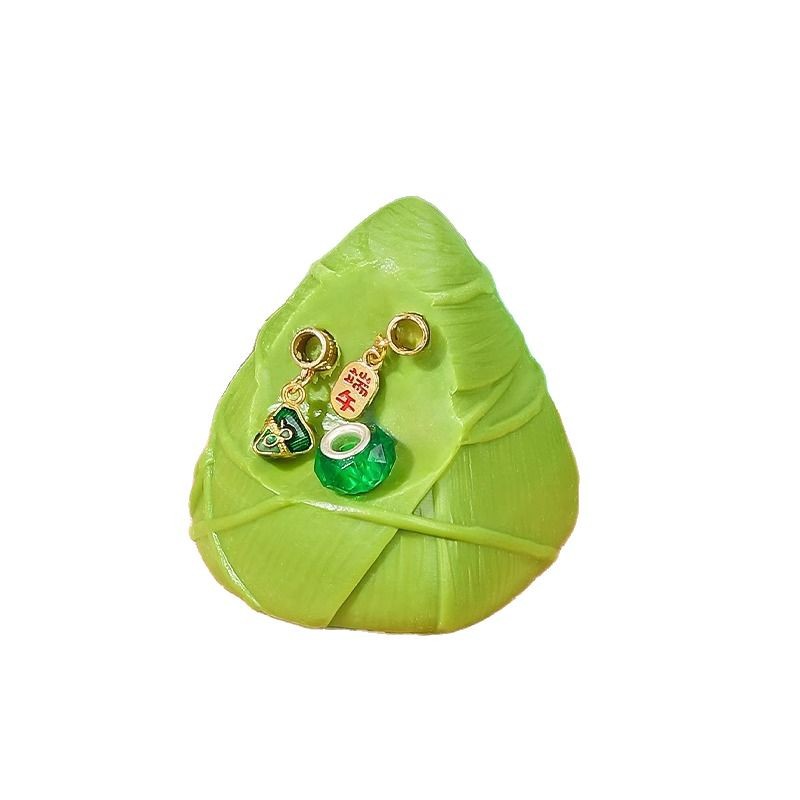 During the Dragon Boat Festival, children dig for soap, excavate toys, girls dig for gems, and girls make zongzi by hand to search for treasures Item Picture