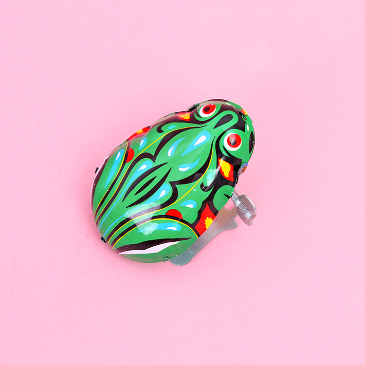 Children's chain tin frogs, jumping frog toys, tin frogs, nostalgic classic tin toys, street stall supply Application Scenario